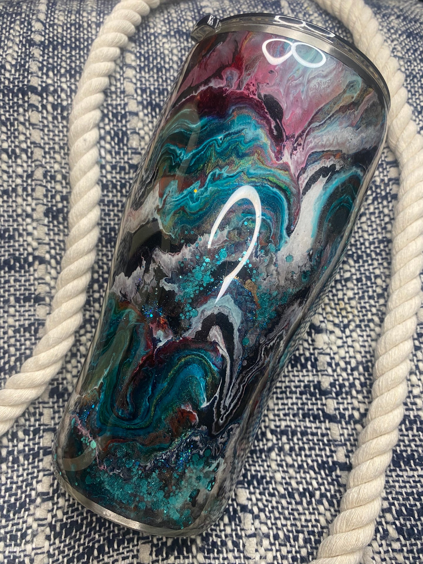 17. 30 oz. Modern Curve (BLURRY WESTERN Lemon Goose)