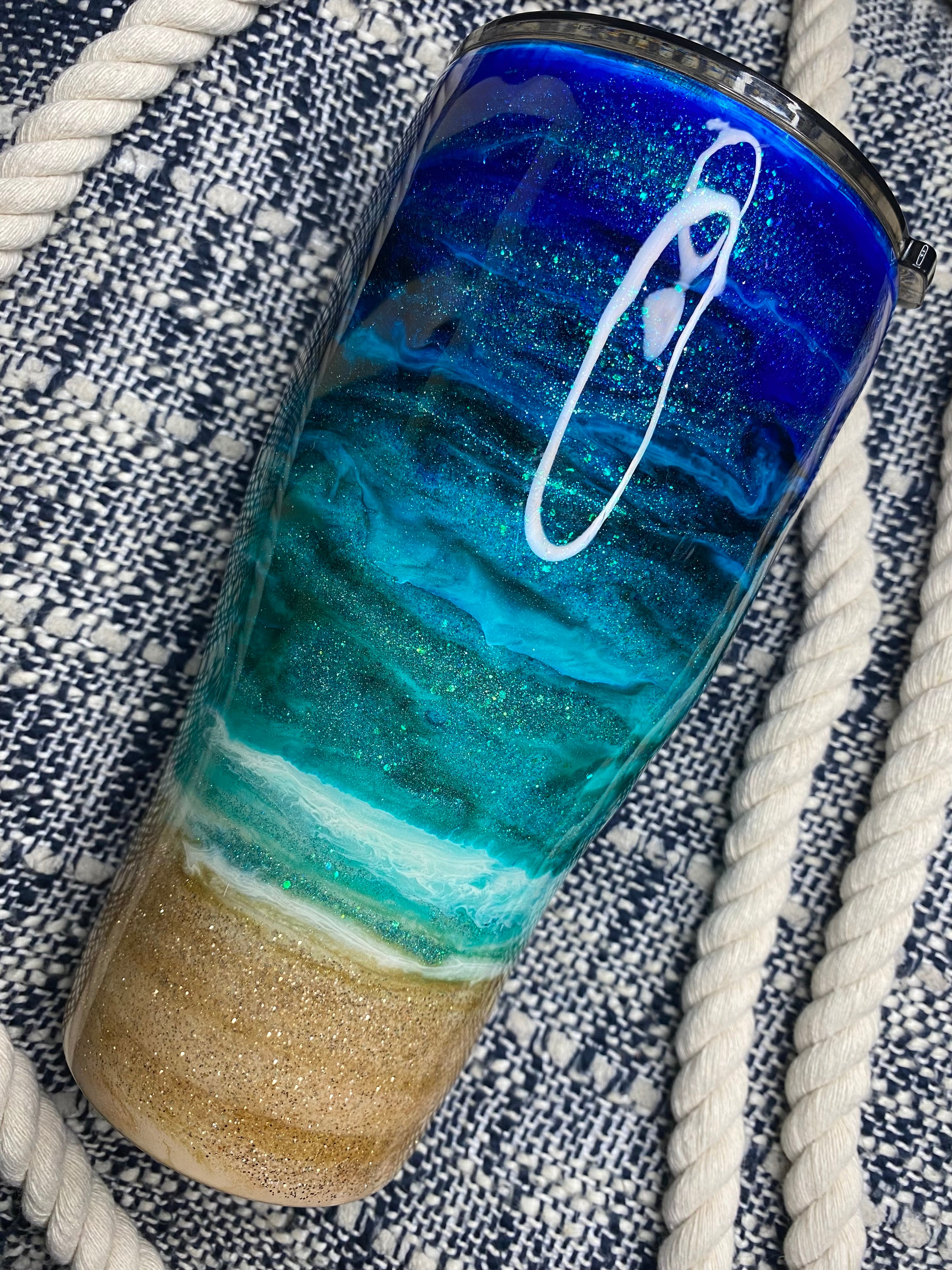 16. 30 oz. Modern Curve (BEACH DAY)