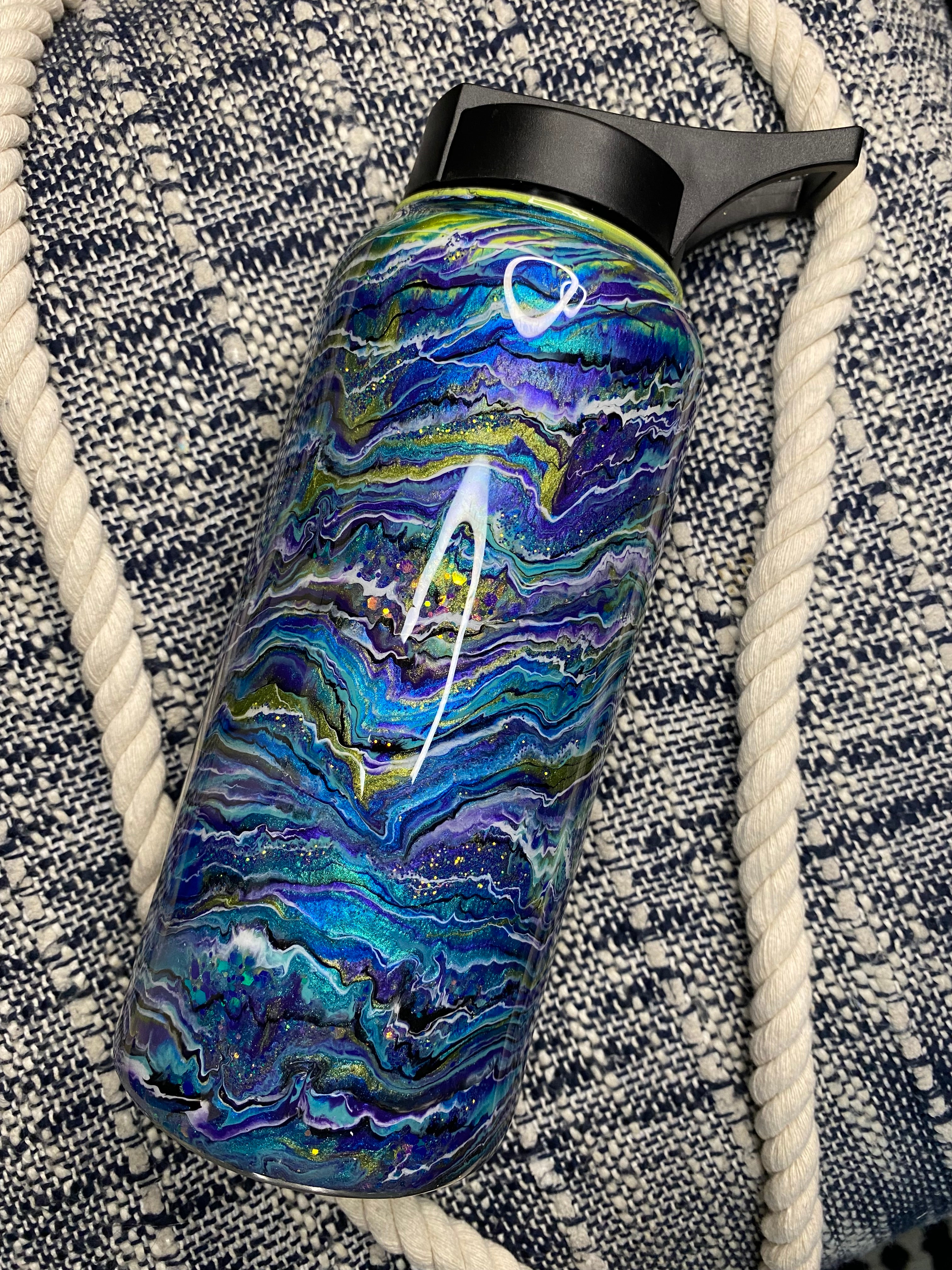 54. 32 oz. Duo Hydro Water Bottle (PURPLE LIME Blurred Lines)