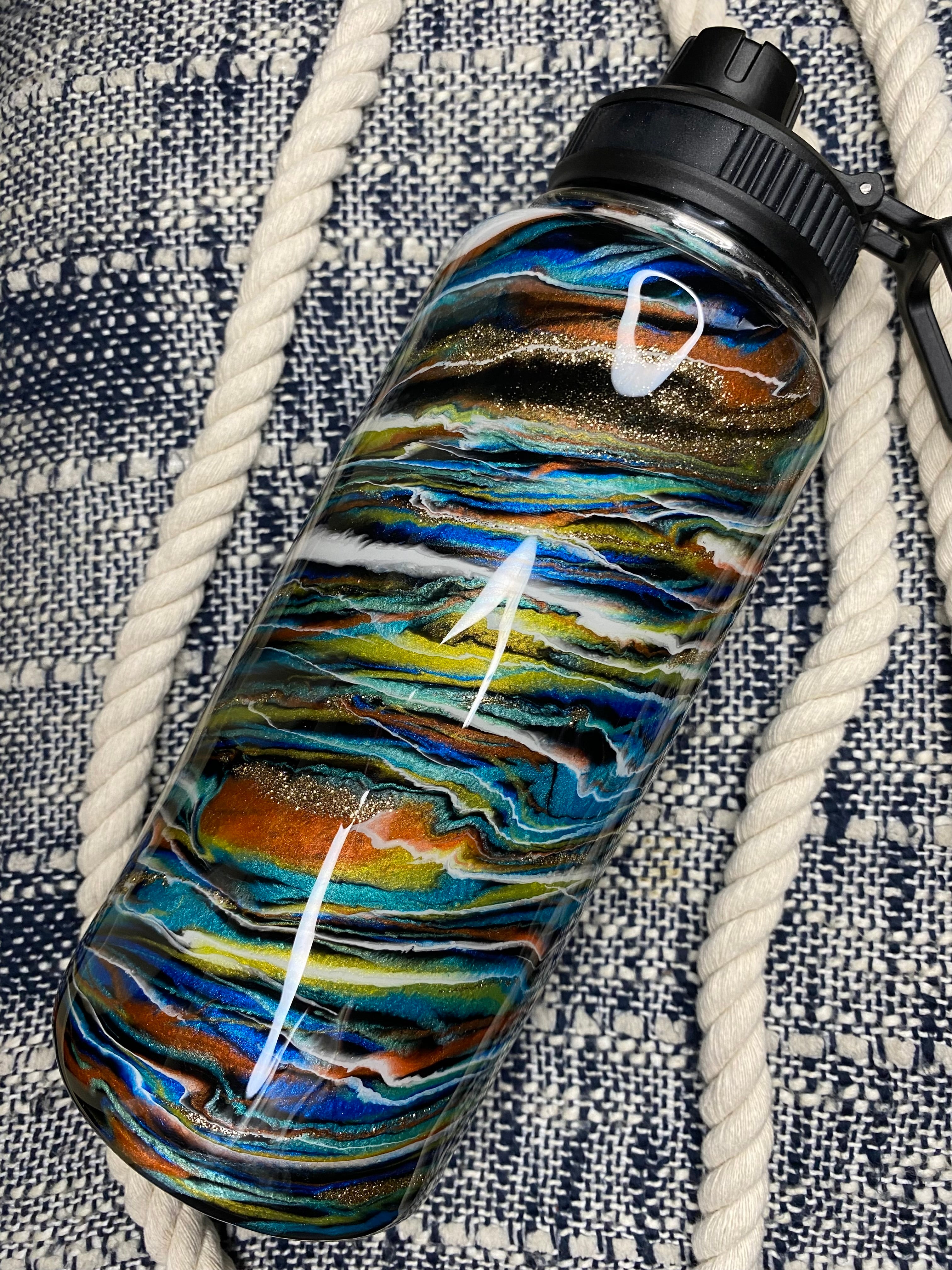51. 32 oz. Duo Hydro Water Bottle (BLUES & GOLD Blurred Lines)