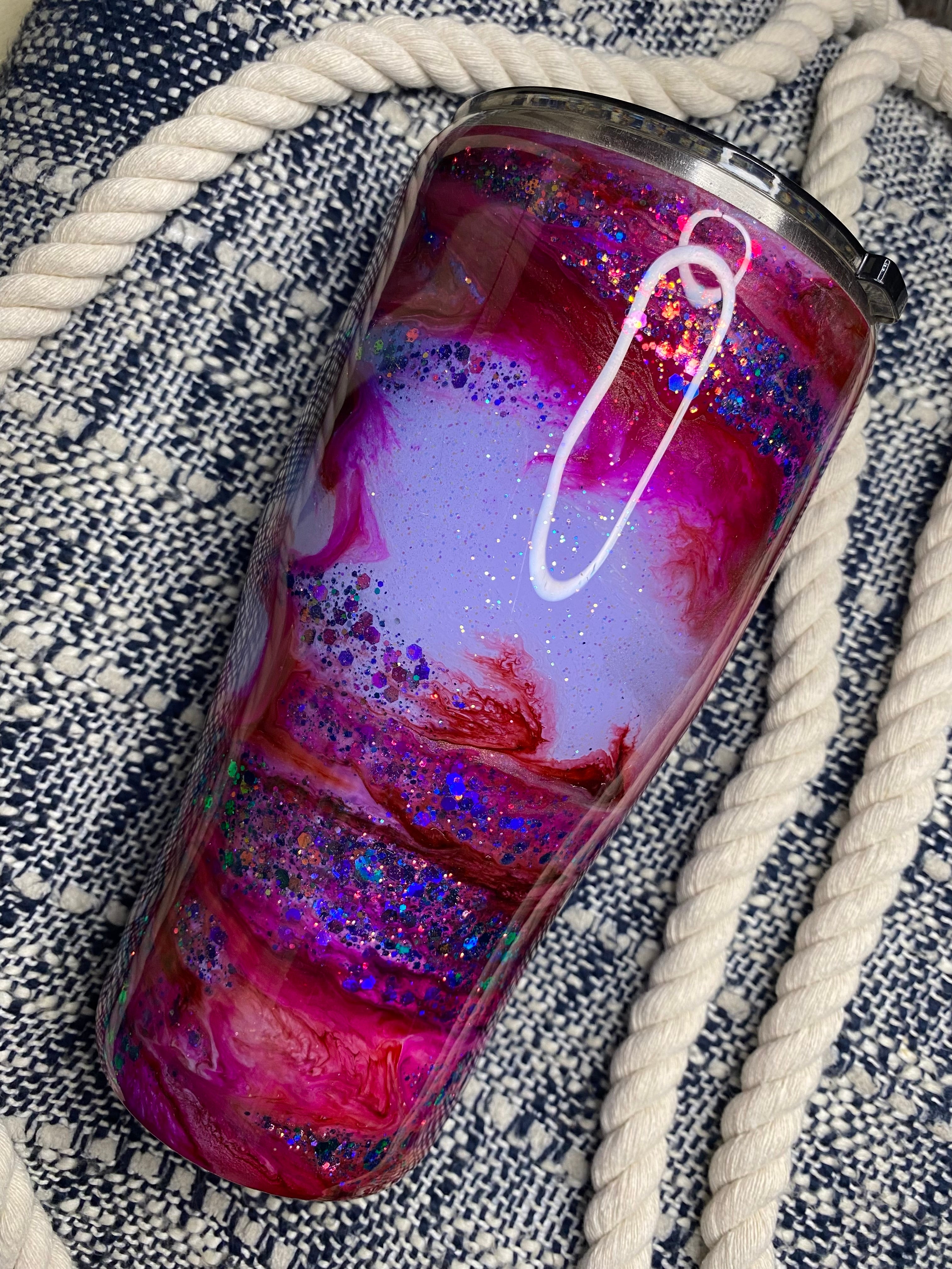 18. 30 oz. Modern Curve (MAGENTA CLOUD Ink Drop)