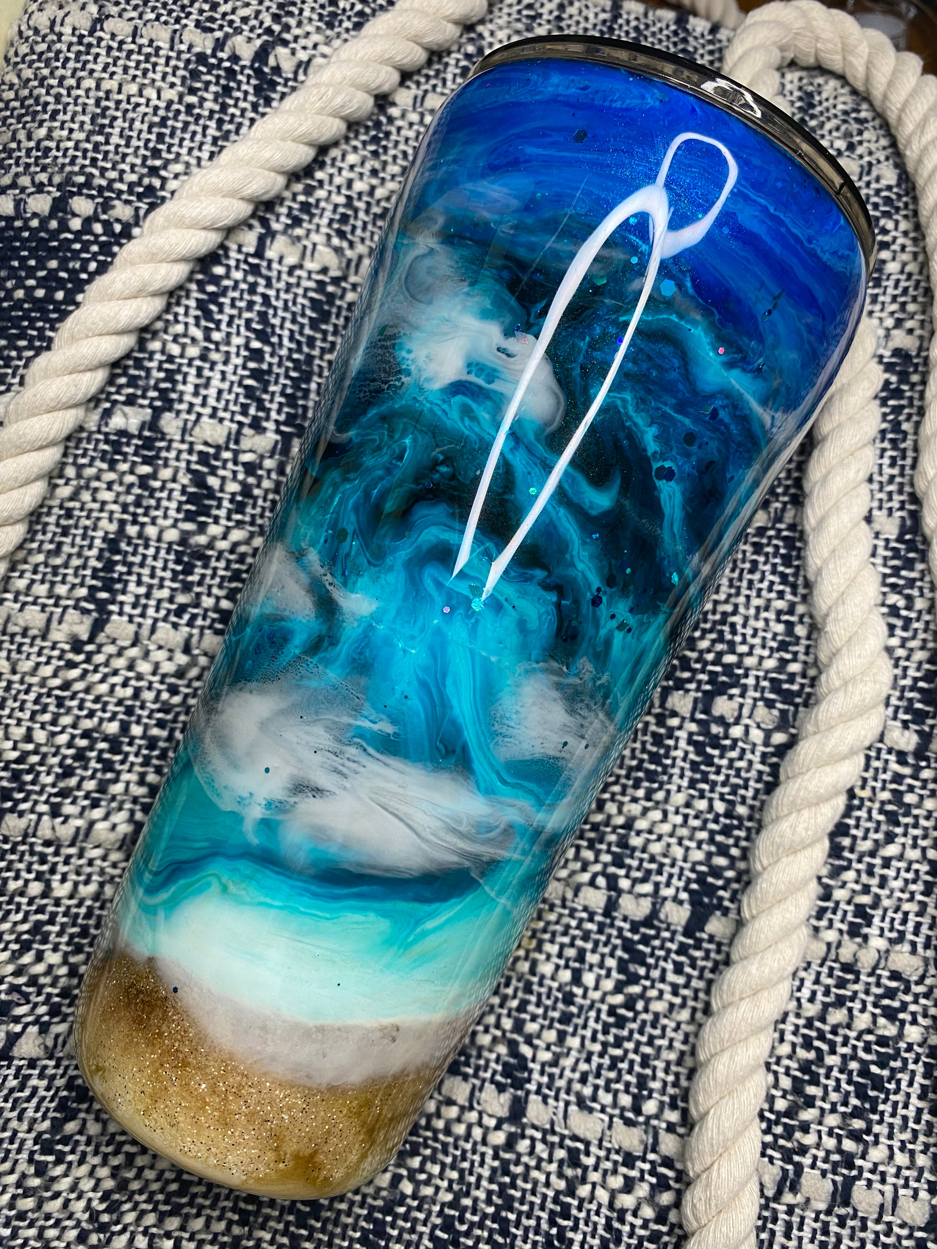 47. 32 oz. Slim Tumbler (CRASHING WAVES)