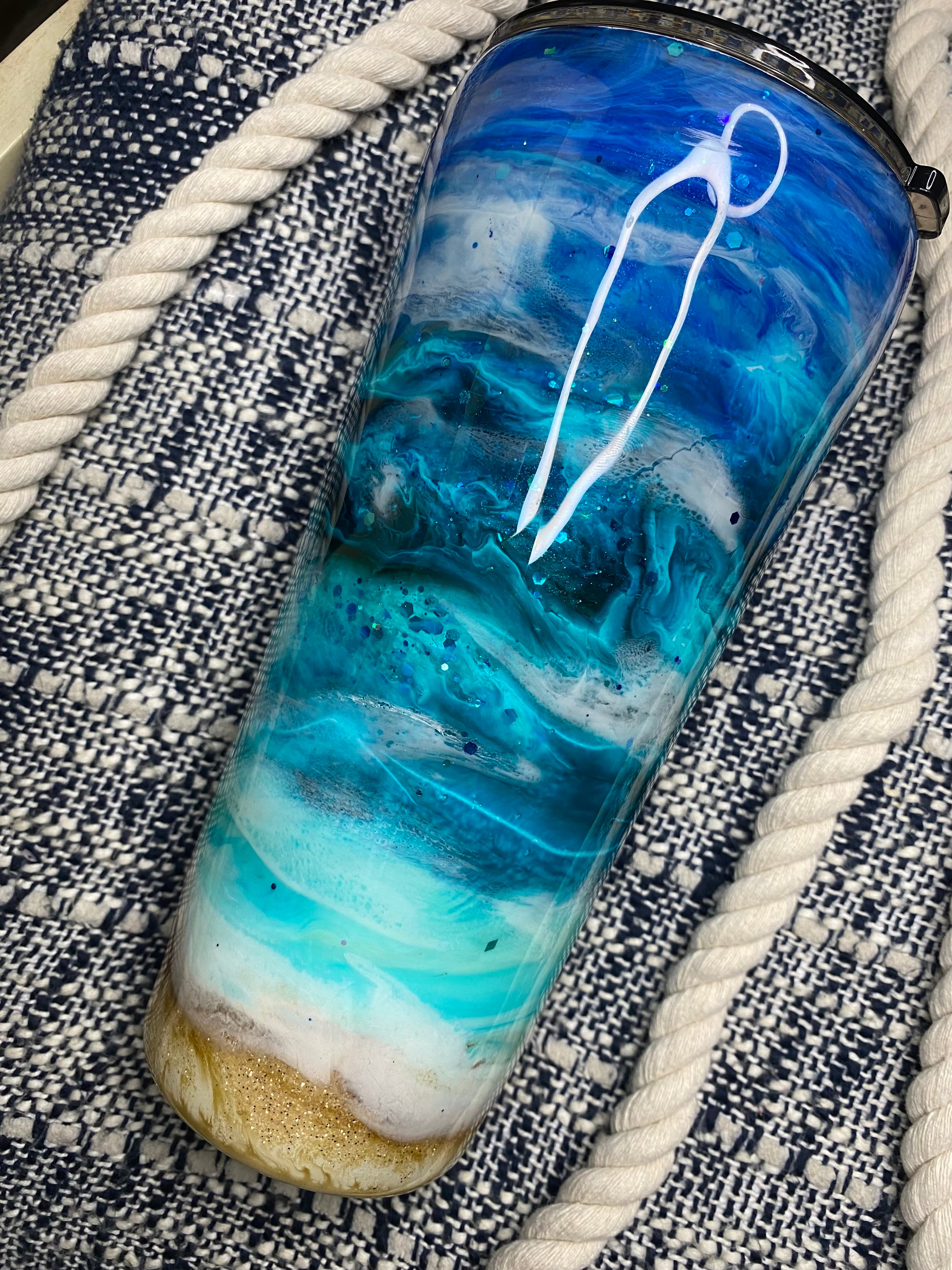 47. 32 oz. Slim Tumbler (CRASHING WAVES)