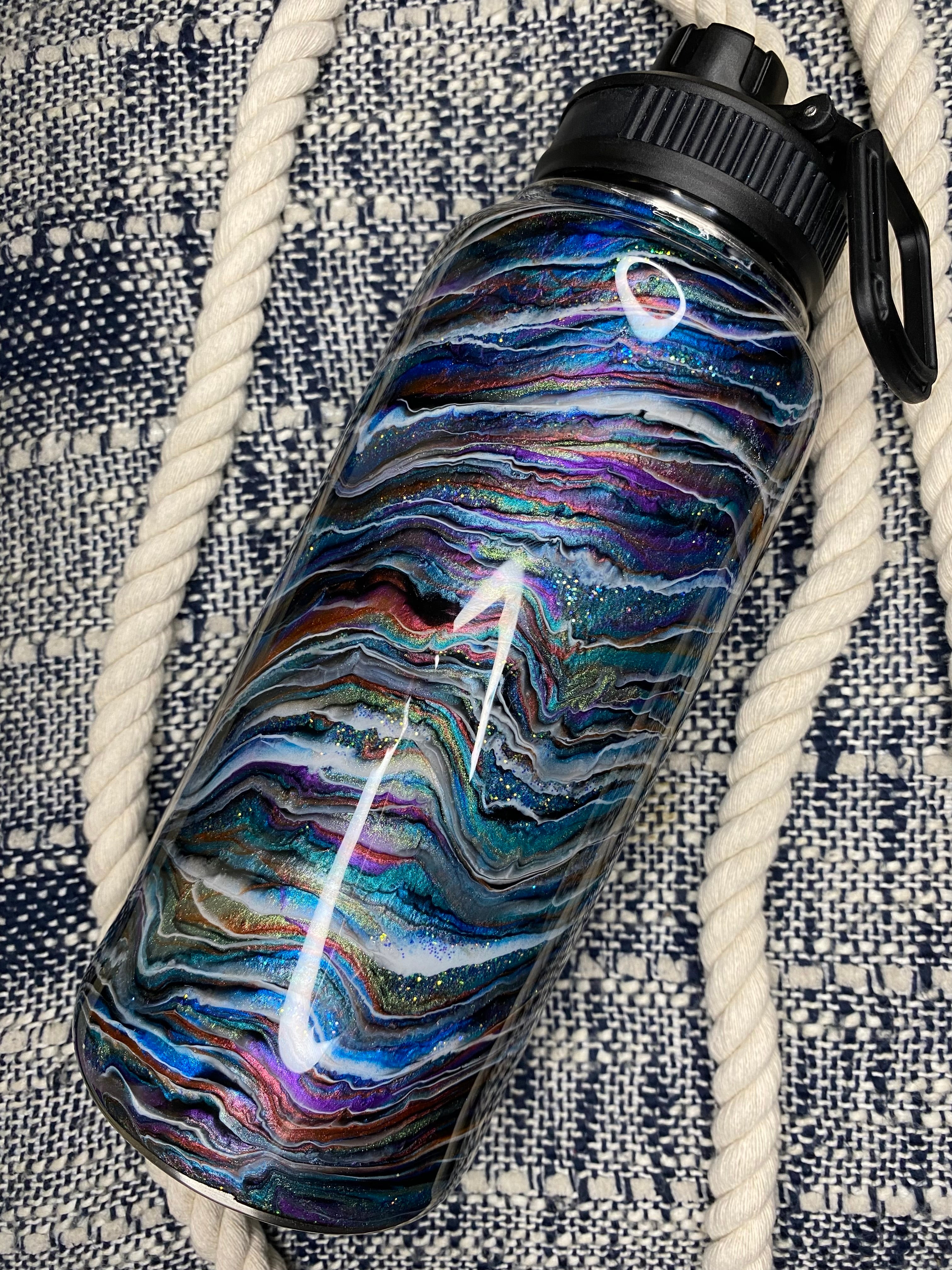 50. 32 oz. Duo Hydro Water Bottle (RAINBOW WAVES Blurred Lines)