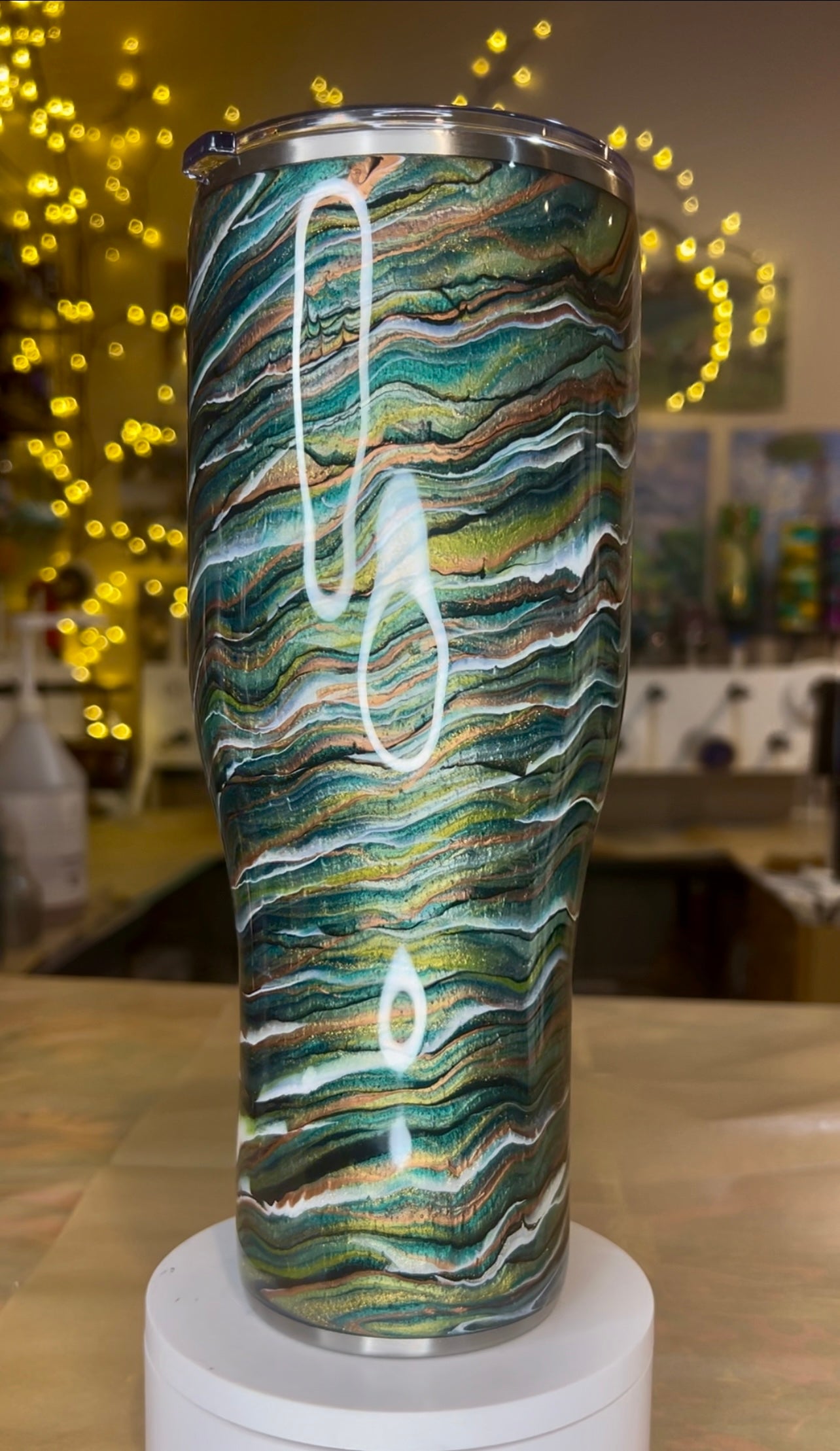 40 oz. Modern Curve Tumbler - Green/Gold Blurred Lines w/Daisy Vinyl Decal