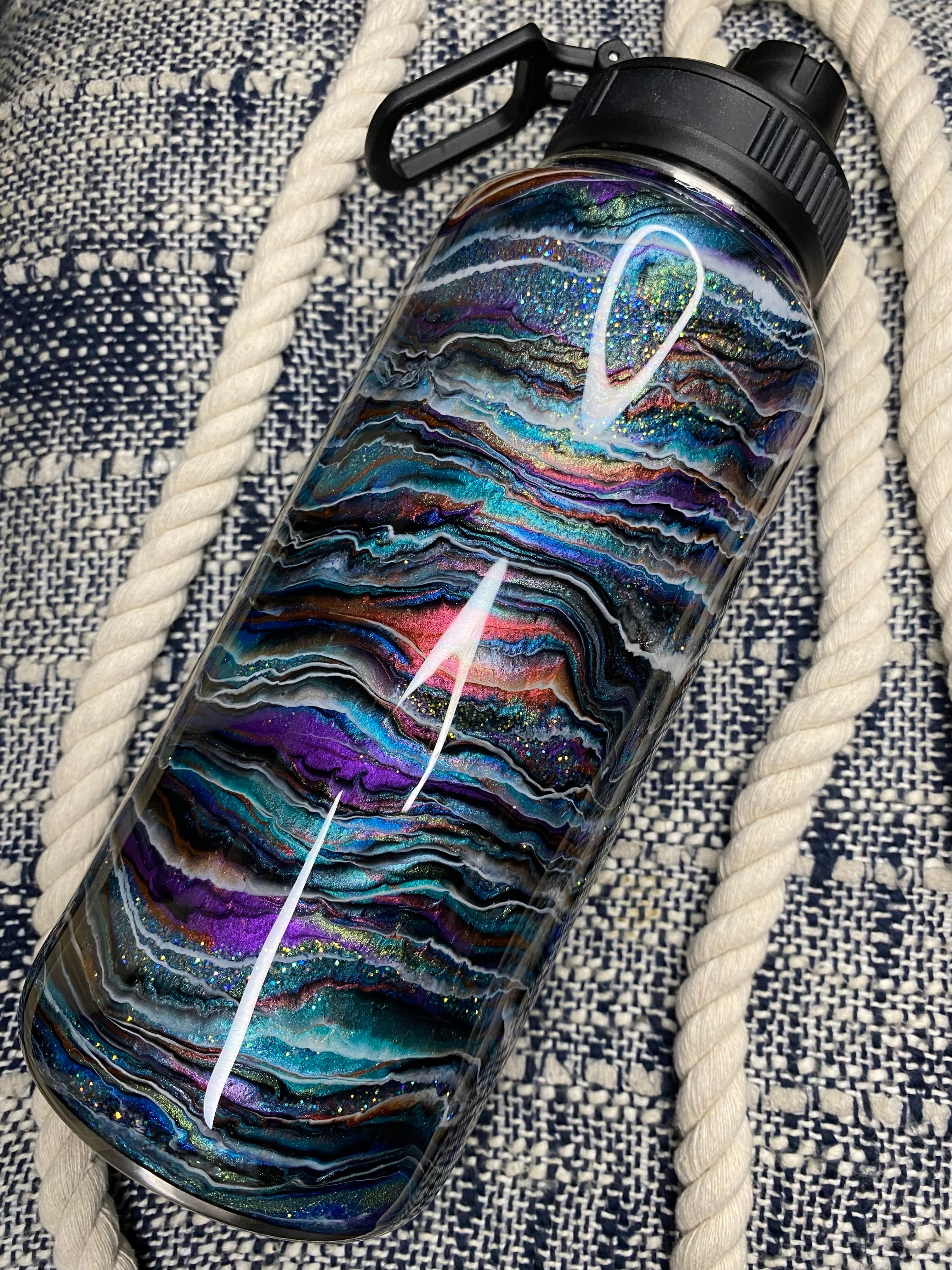 50. 32 oz. Duo Hydro Water Bottle (RAINBOW WAVES Blurred Lines)