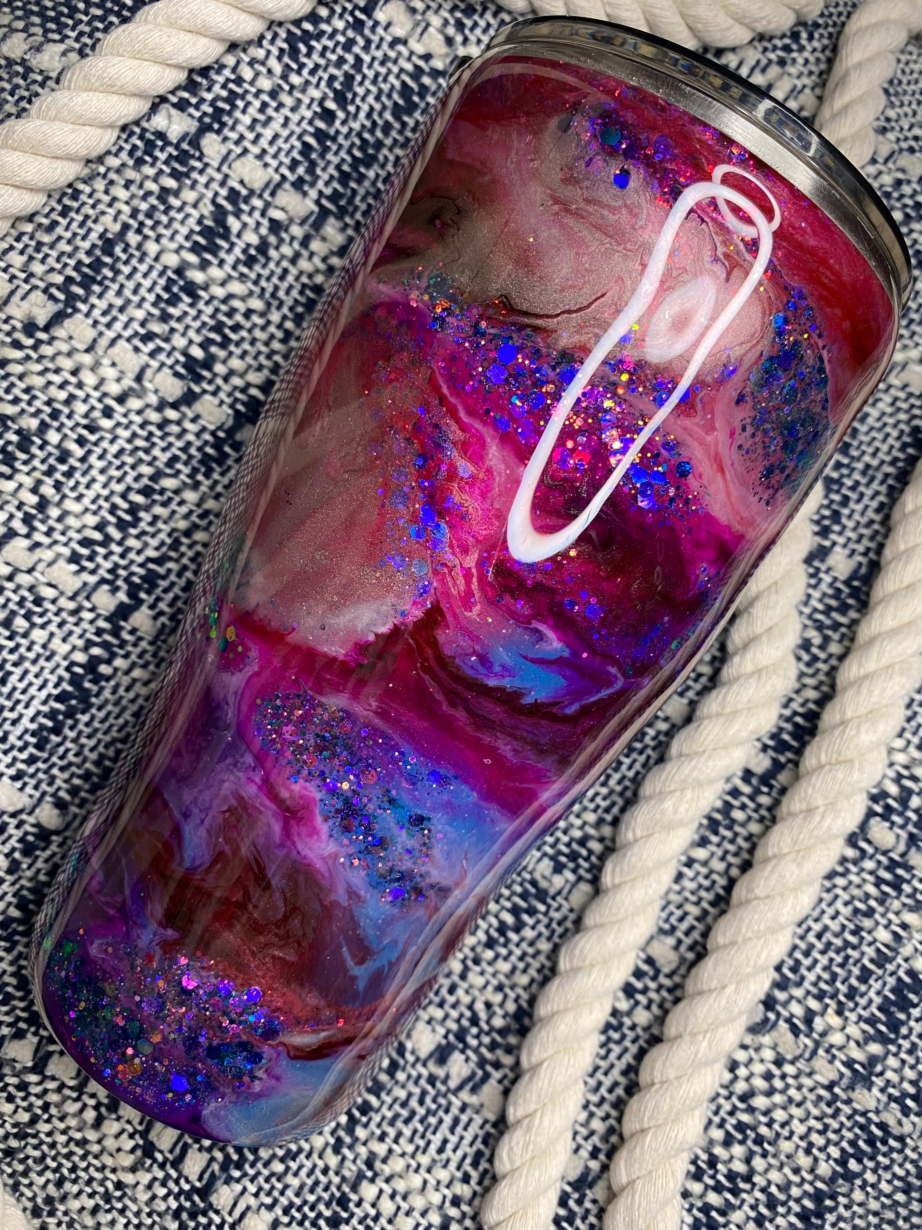 18. 30 oz. Modern Curve (MAGENTA CLOUD Ink Drop)