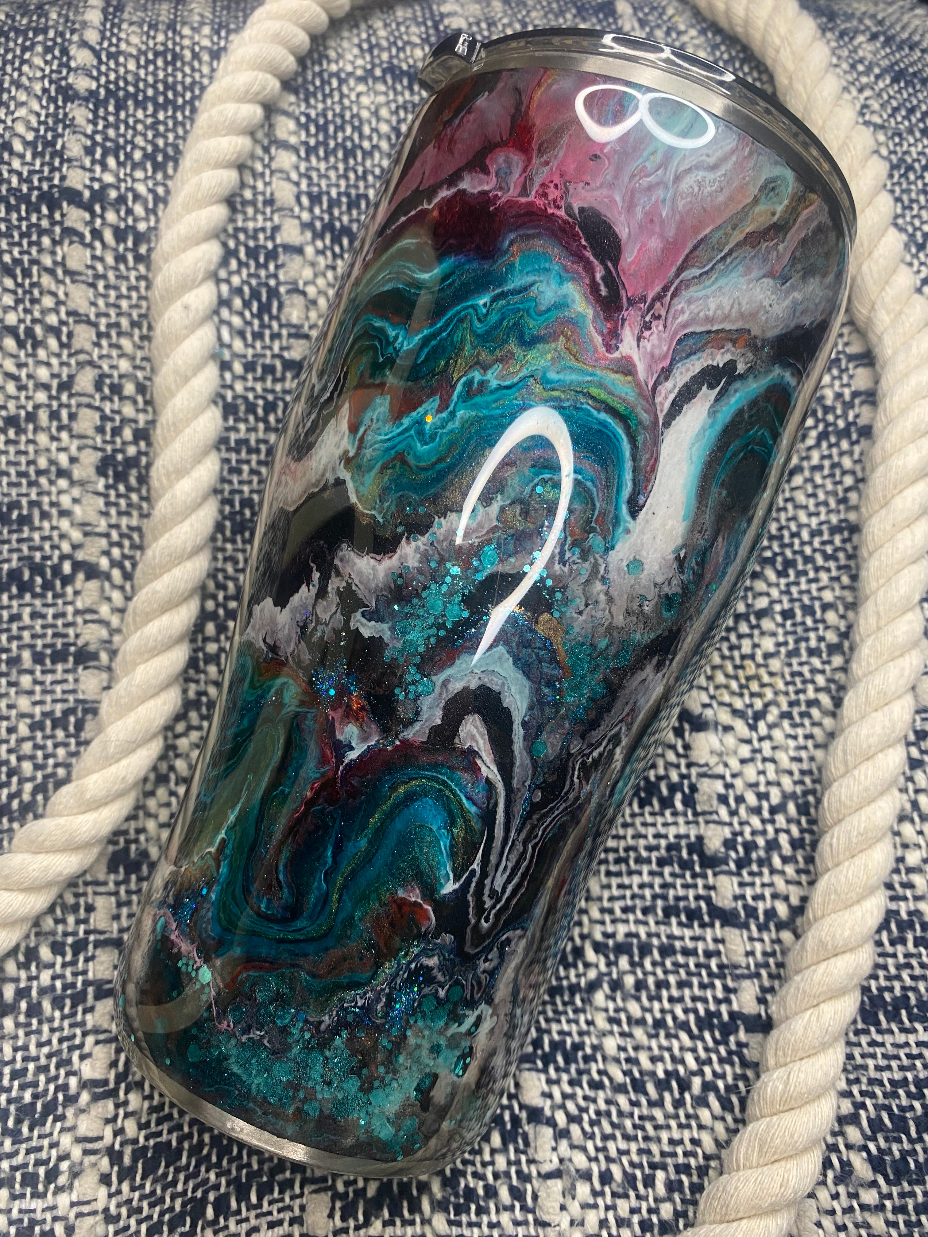 17. 30 oz. Modern Curve (BLURRY WESTERN Lemon Goose)