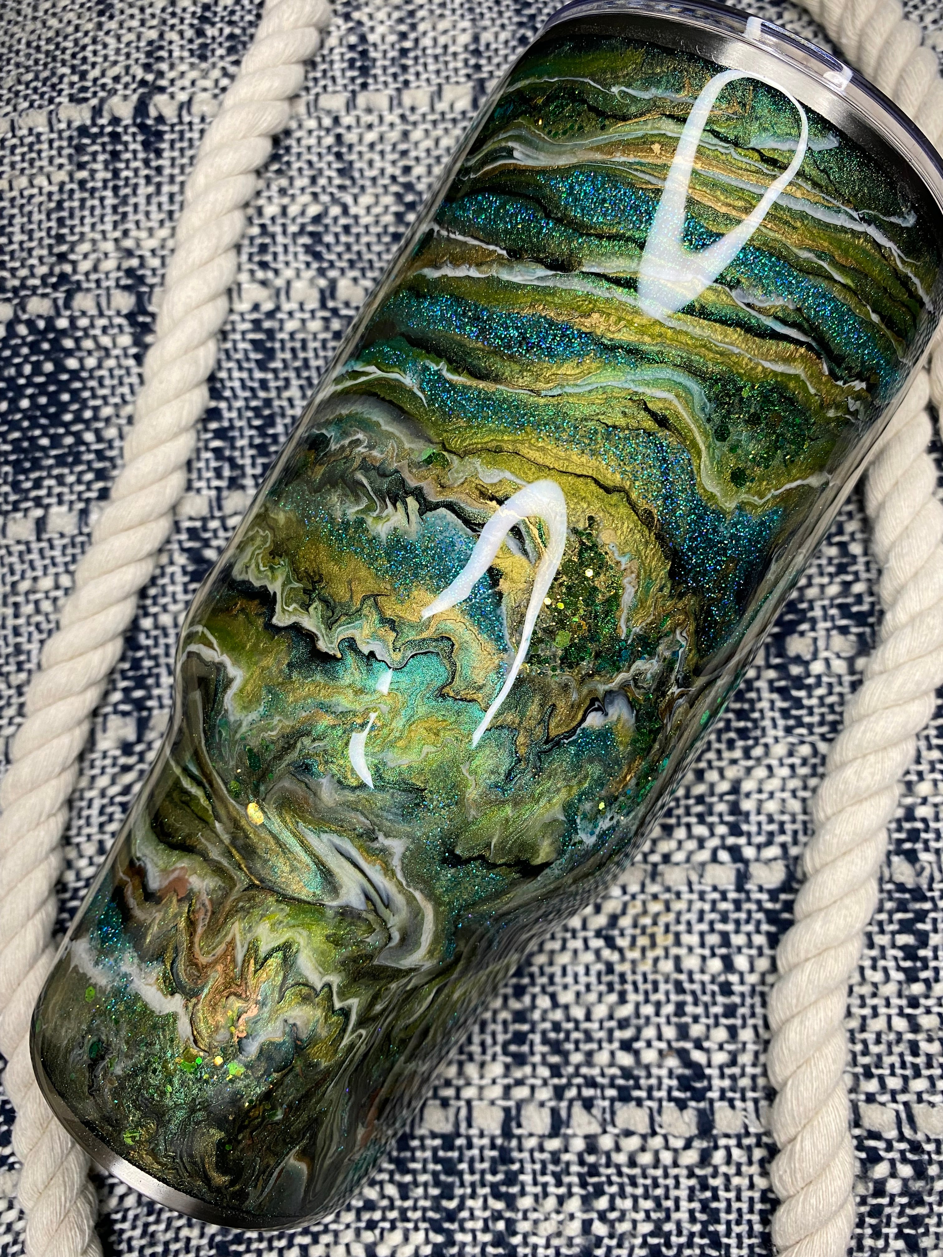 "True 32" 32 oz. Tipsy Magnolia (GREENER PASTURES Lemon Goose Mashup)