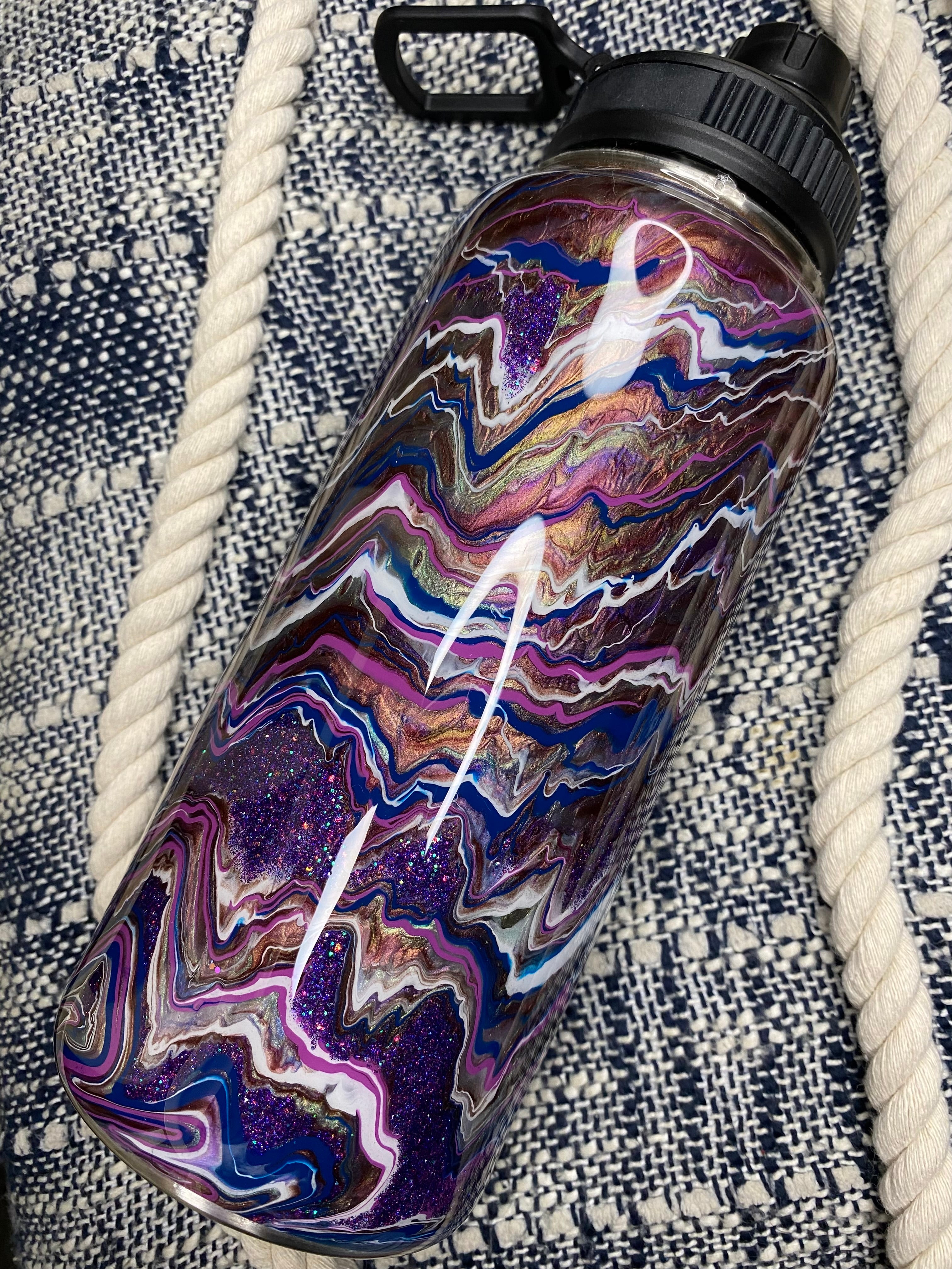 53. 32 oz. Duo Hydro Water Bottle (NAVY SUNSET Blurred Lines)