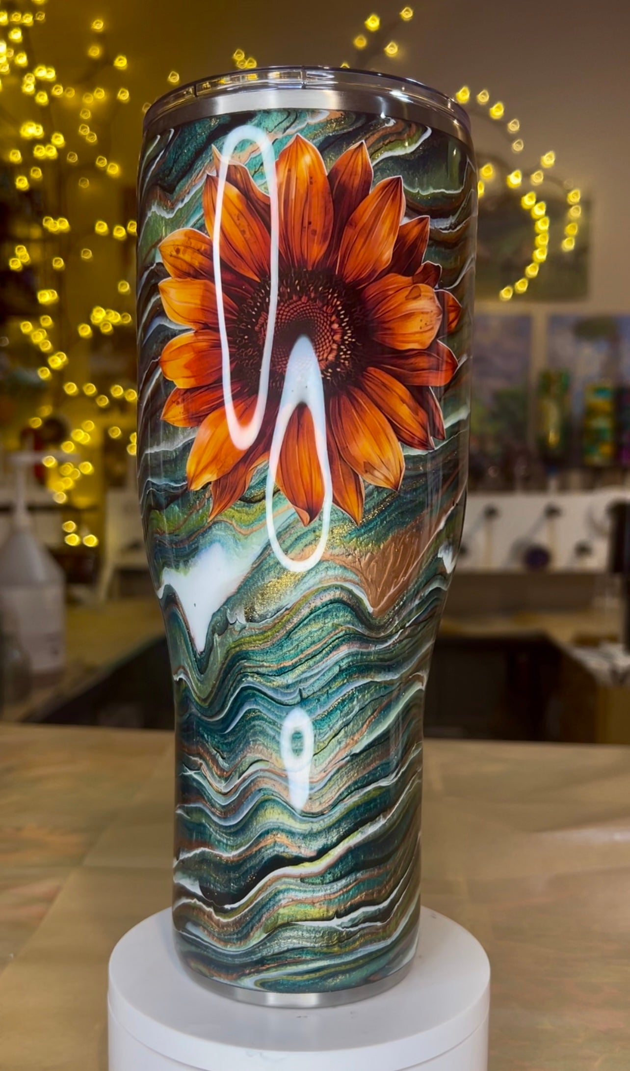 40 oz. Modern Curve Tumbler - Green/Gold Blurred Lines w/Daisy Vinyl Decal