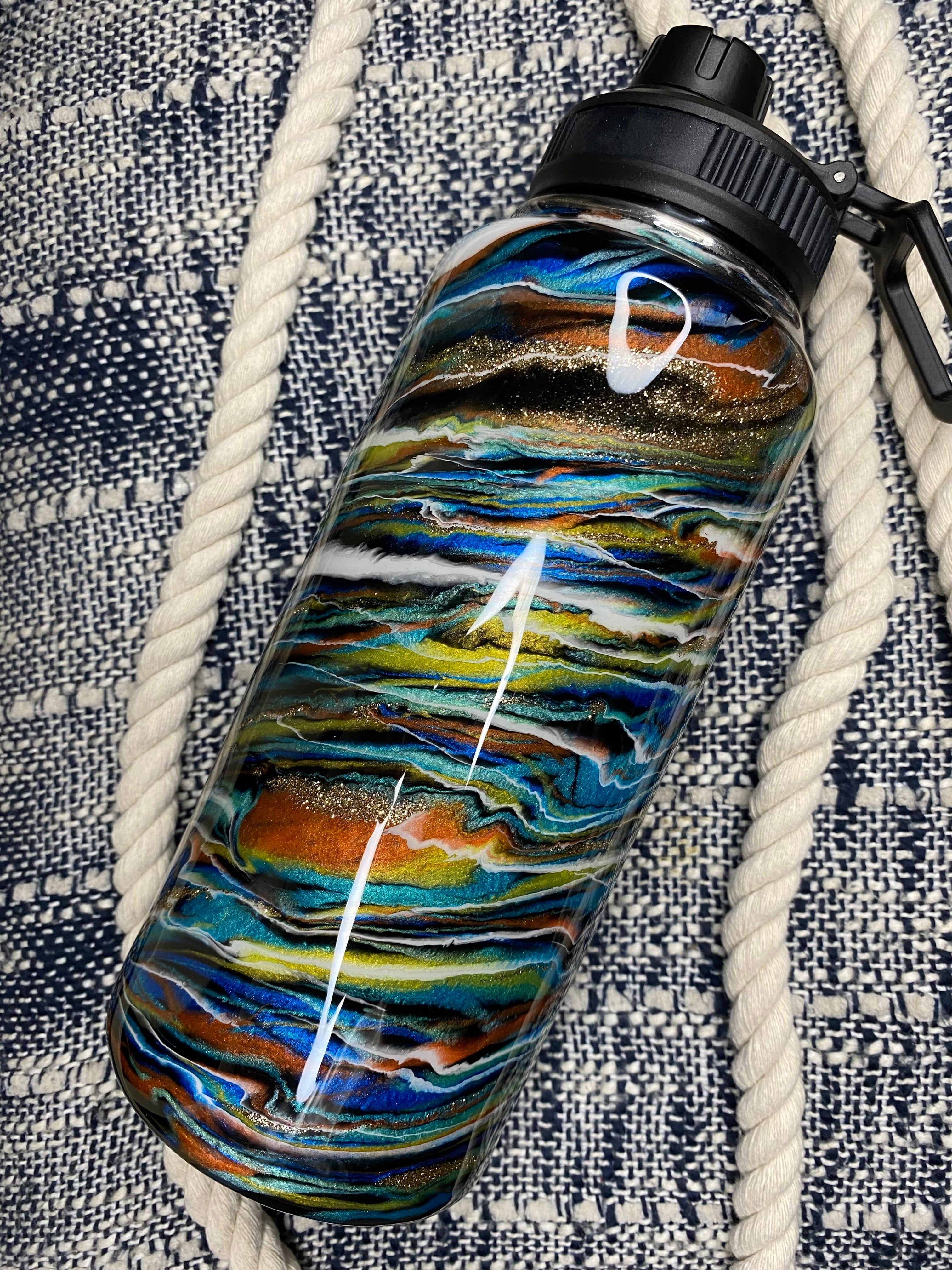 51. 32 oz. Duo Hydro Water Bottle (BLUES & GOLD Blurred Lines)