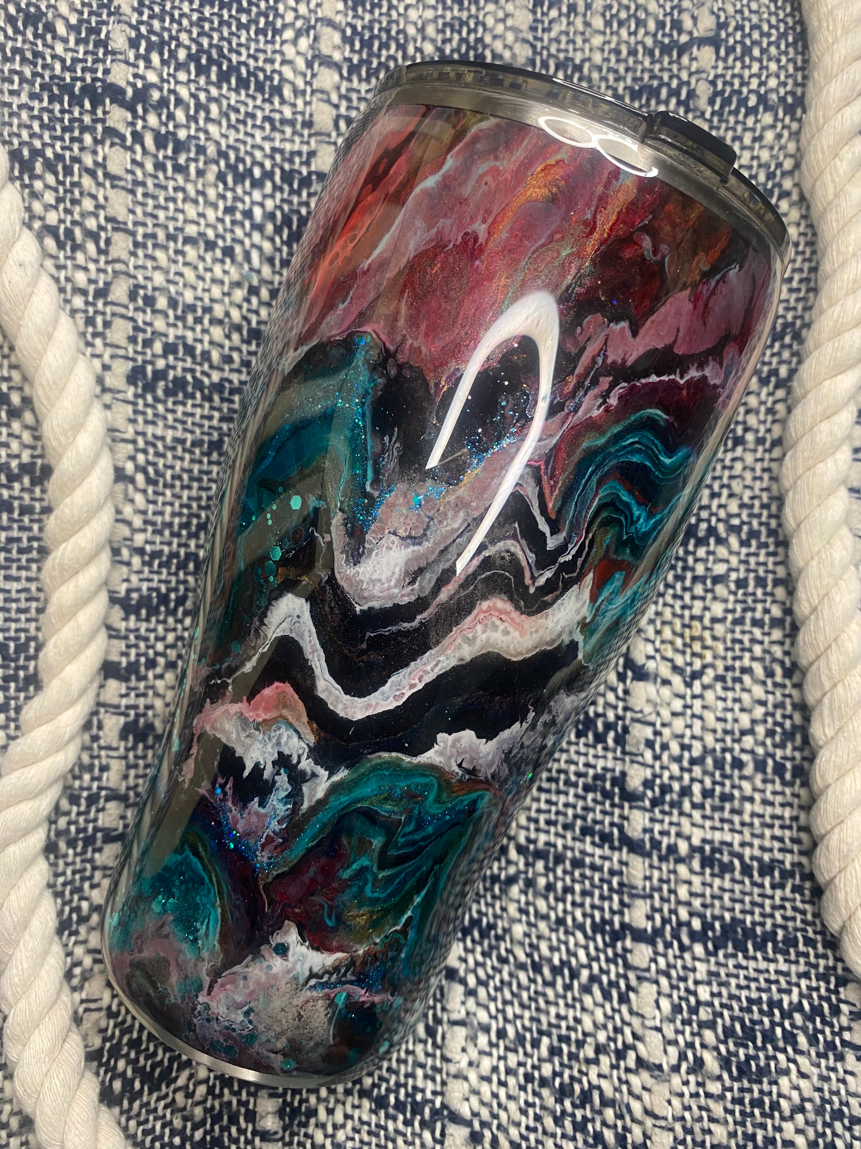 17. 30 oz. Modern Curve (BLURRY WESTERN Lemon Goose)