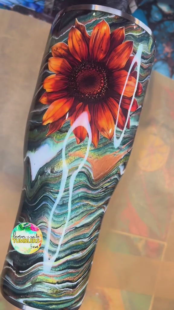 40 oz. Modern Curve Tumbler - Green/Gold Blurred Lines w/Daisy Vinyl Decal